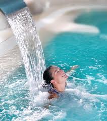A l'hôtel Calme des Pins, ressourcez vous dans cette très belle piscine balnéo couverte et chauffée